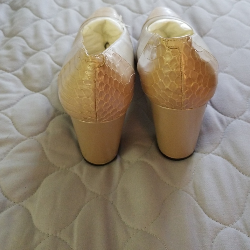 Shoes - Picture 4 of 4